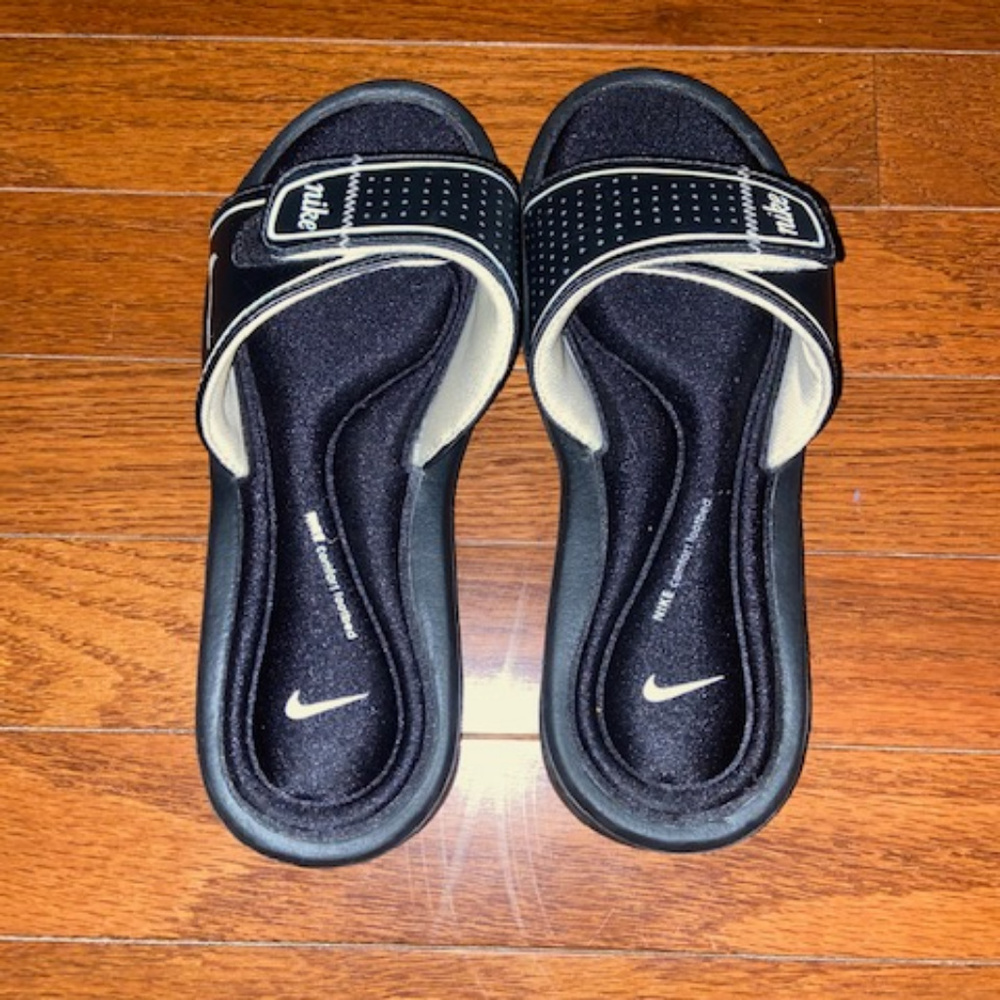 Nike flip flops shoes, size 5